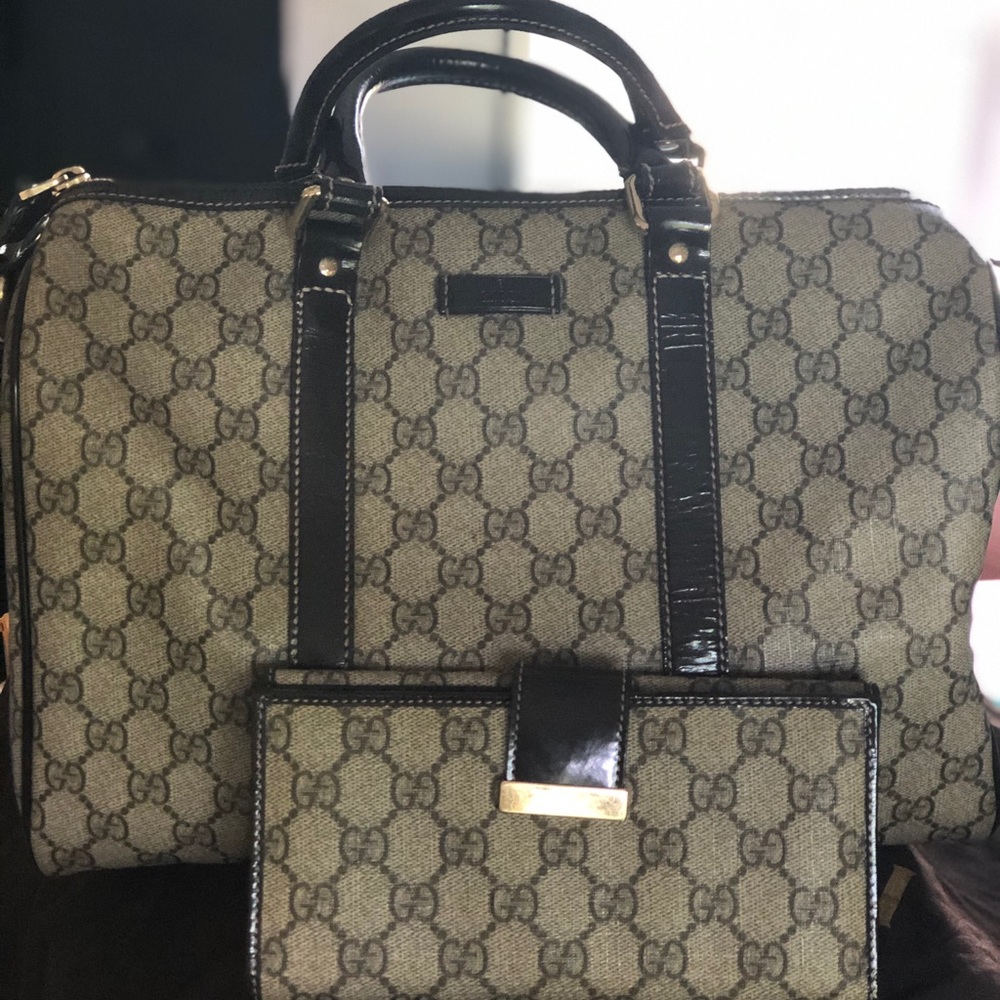 GUCCI Handbag with matching wallet